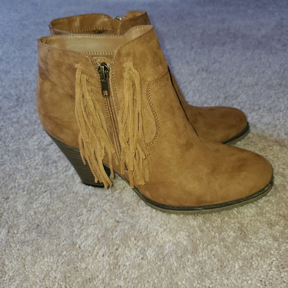 Boots - Picture 2 of 4